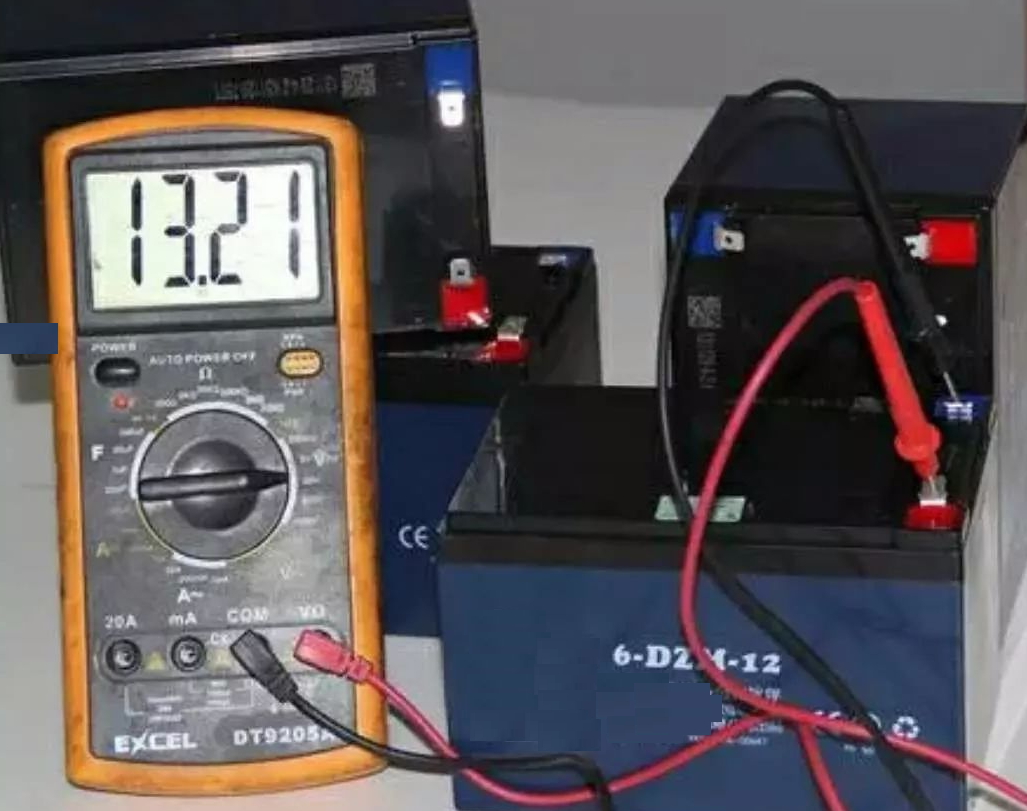 Lead-acid battery: the service life or the cycle times?
