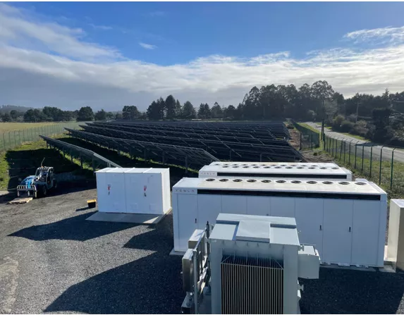 Pacific Gas and Electric Company builds microgrid project in California