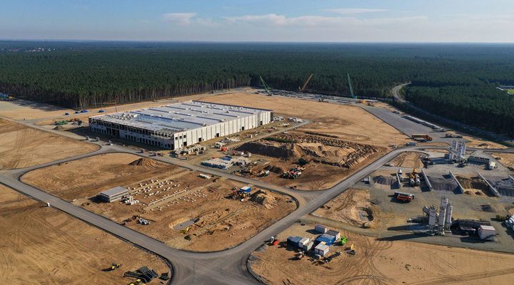 Tesla will invest in building the world's largest battery factory. How will the production capacity 
